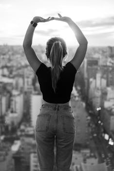 Elegant black and white portrait of a woman overlooking Buenos Aires at sunset.