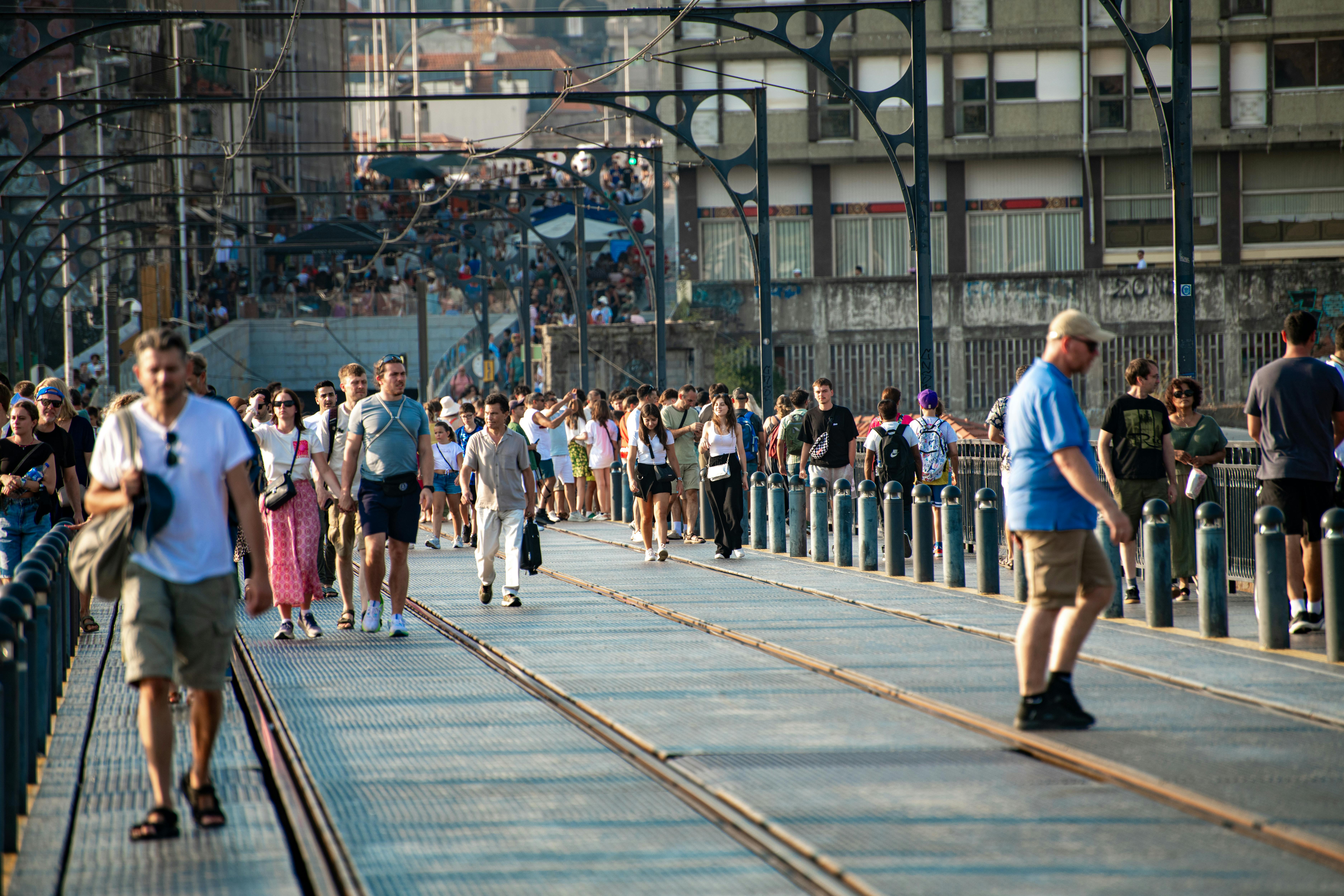 Better integrating walking and public transport is key to enhance active mobility, shows UN policy brief — Photo by Mr Alex P