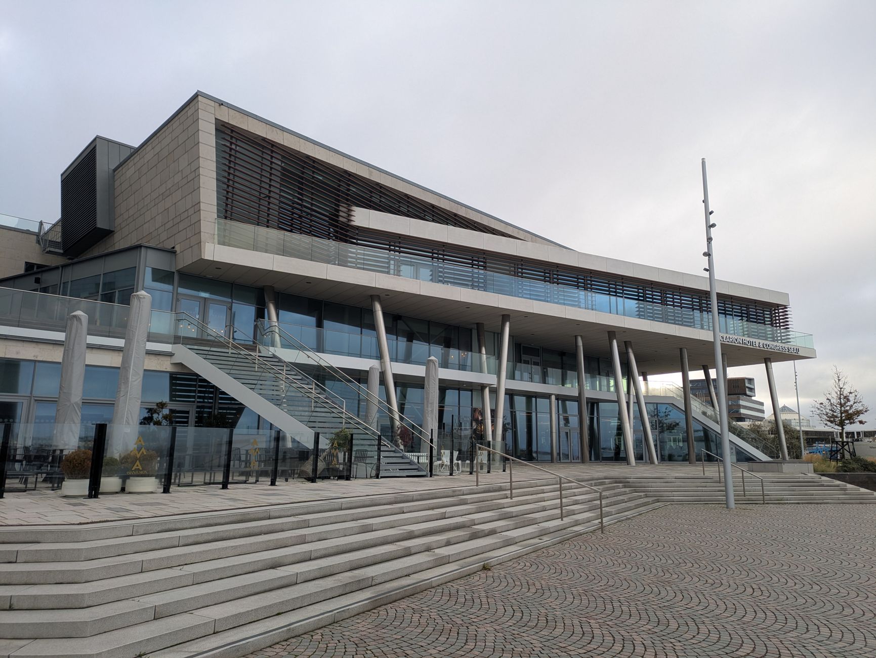 Galler Parlamentosu binası Cardiff Körfezi