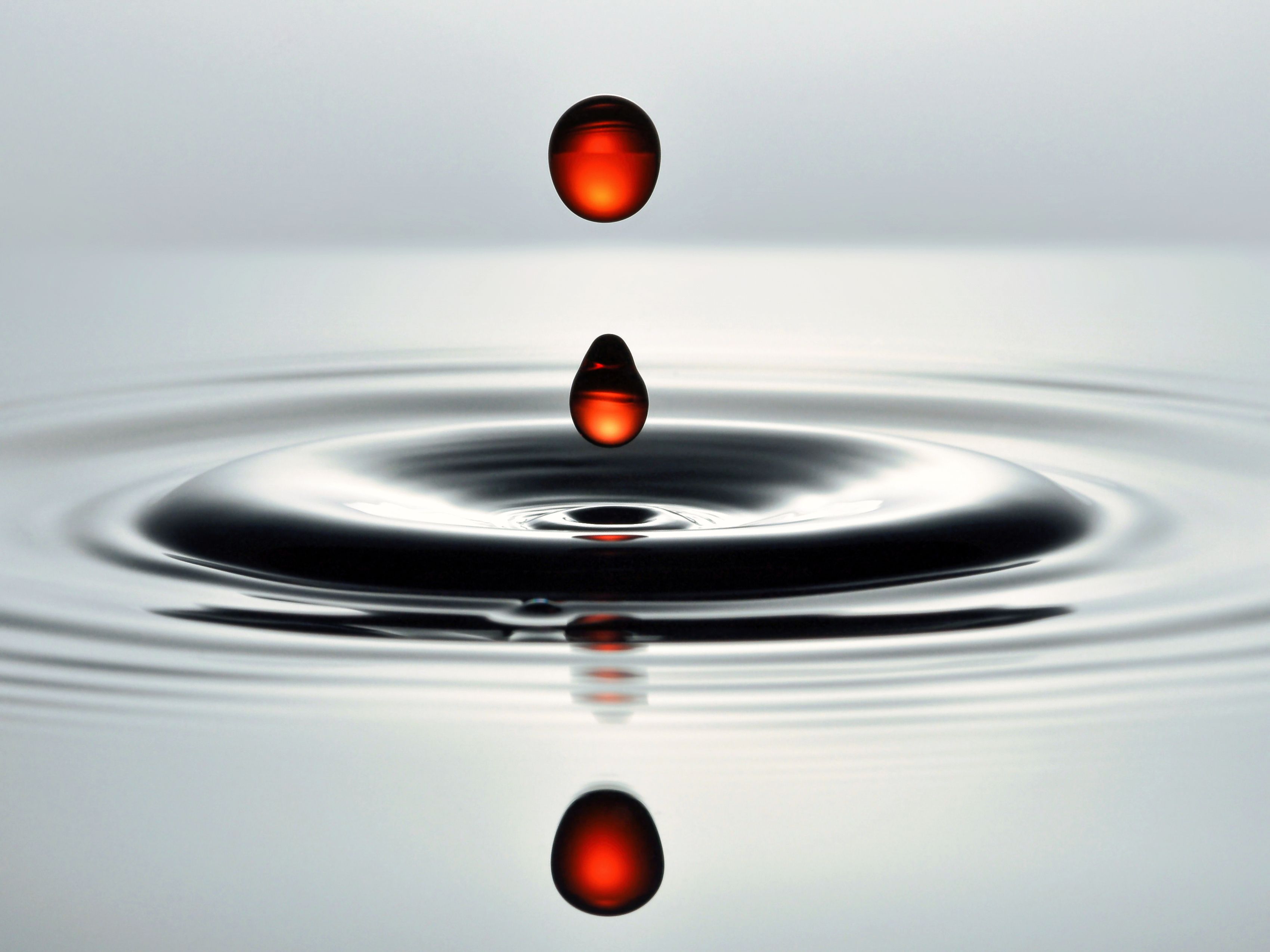 Artistic Water Droplets in Motion · Free Stock Photo
