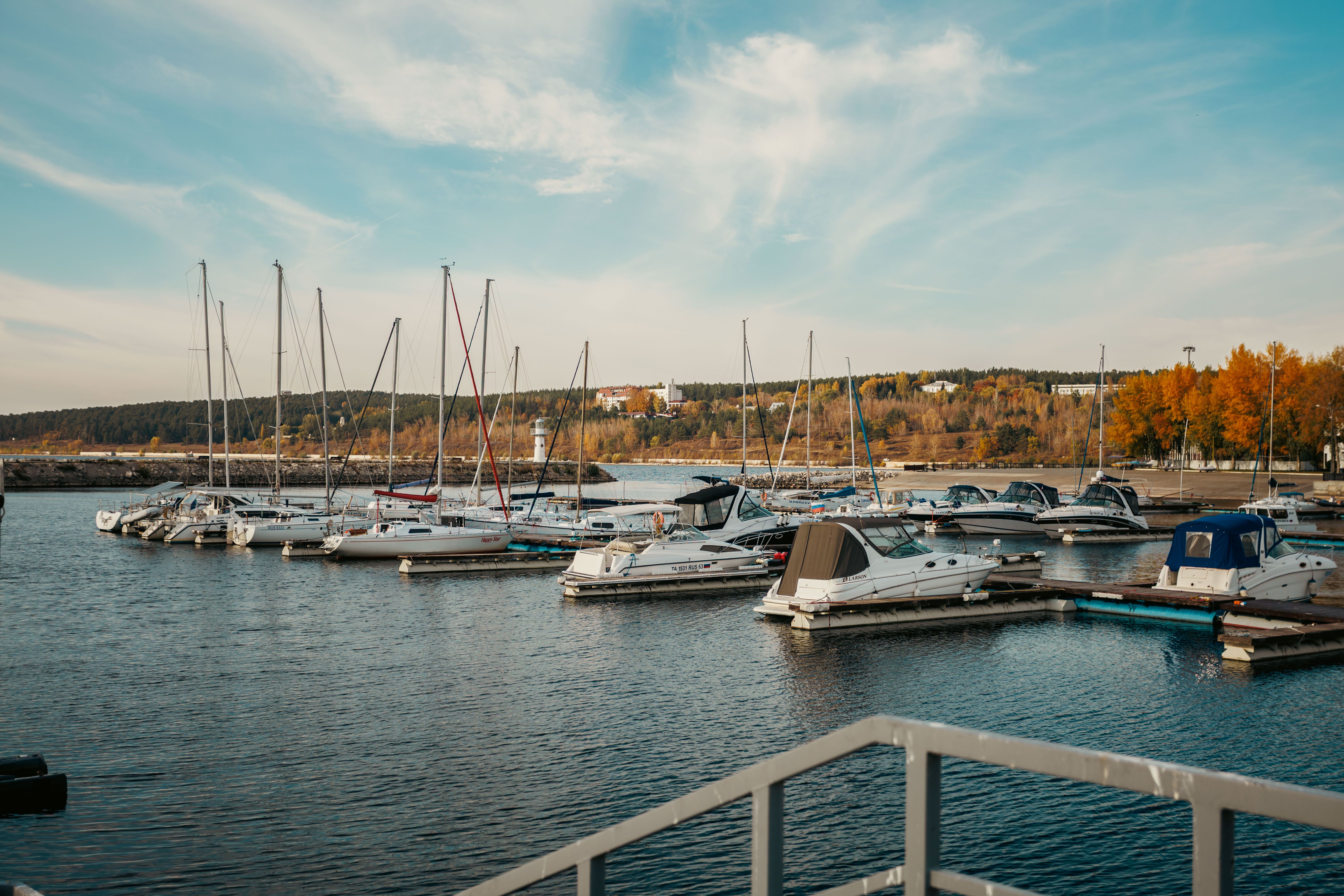 Båter i marina