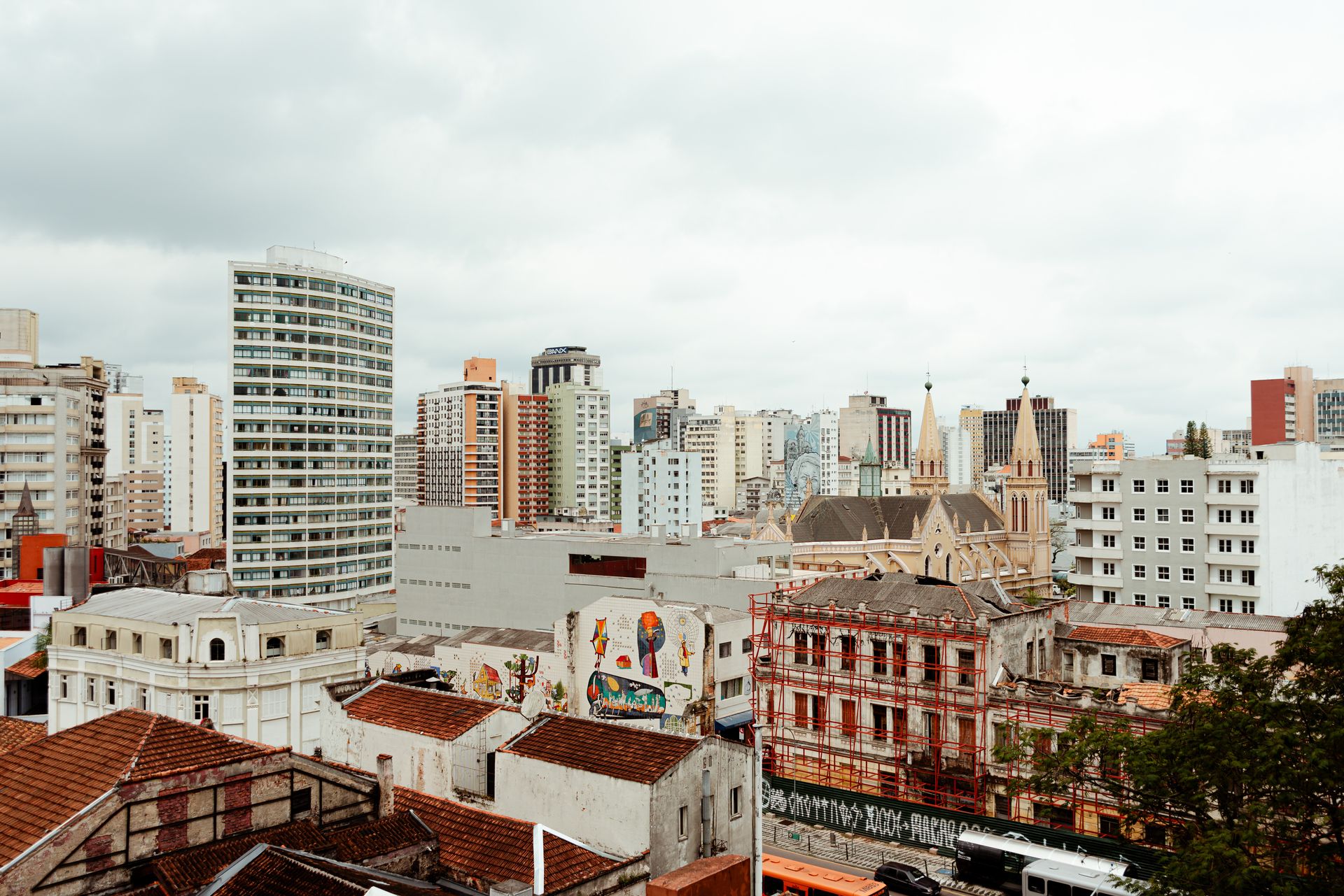 A stunning aerial view of Curitiba's skyline featuring modern skyscrapers and historic buildings.