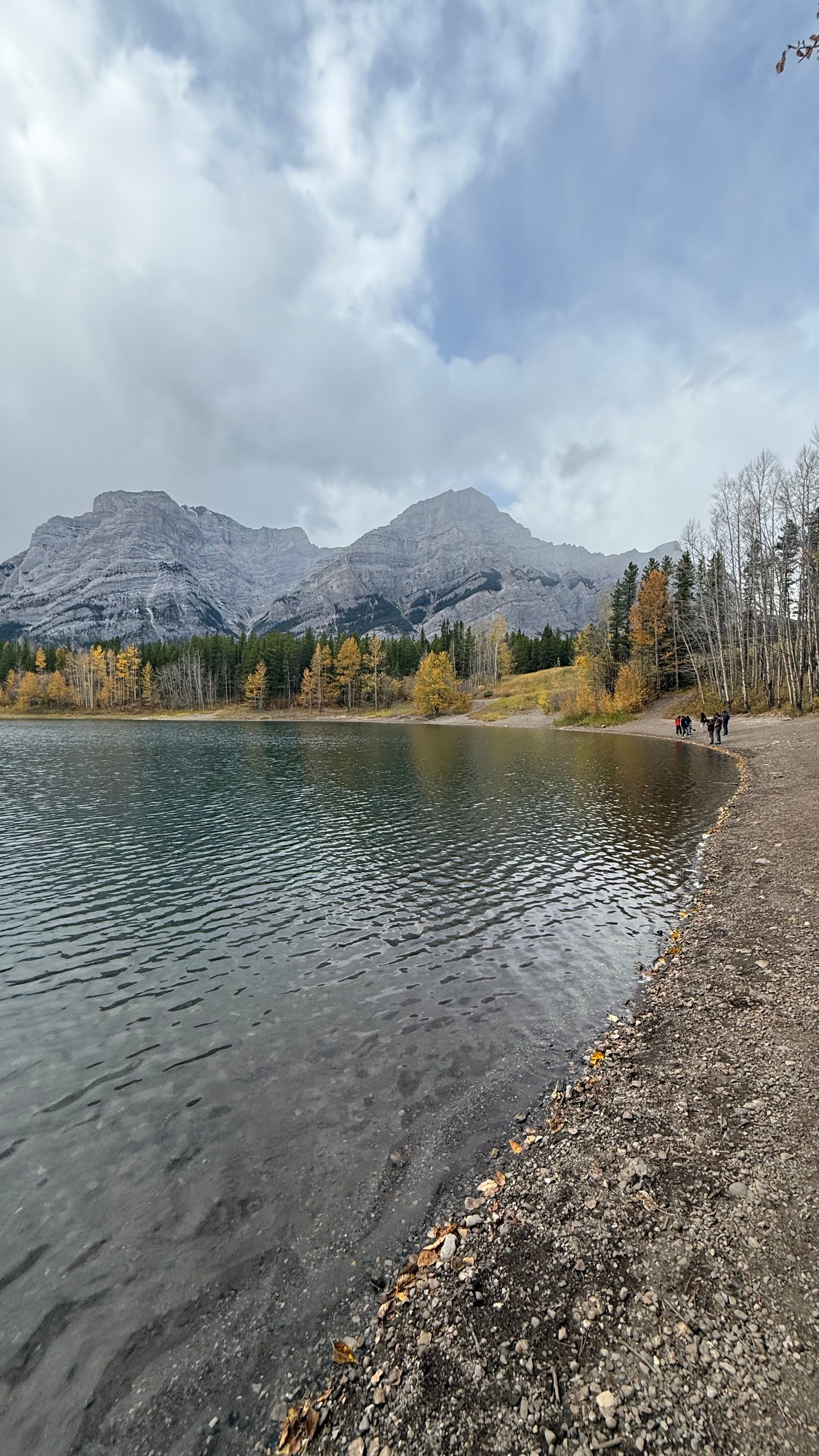 Scenic Mountain Lake in Autumn with Hiking Trail · Free Stock Photo