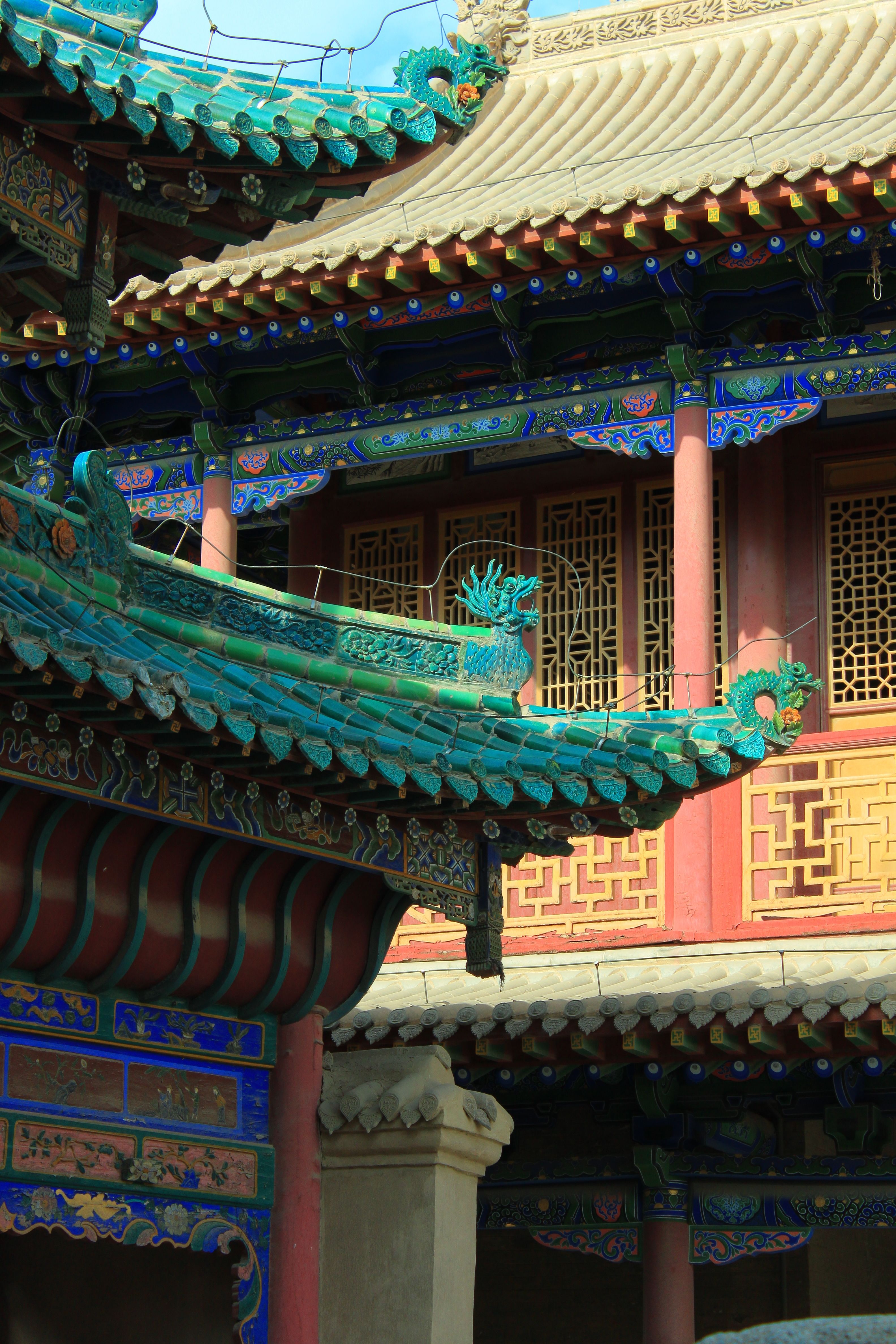 Traditional Chinese Architecture with Vibrant Colors · Free Stock Photo