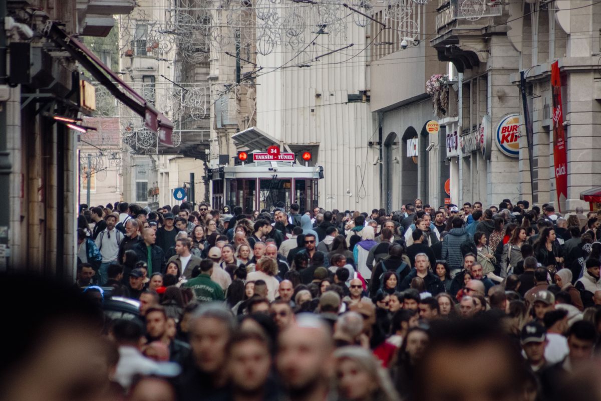 Crowded City Street at Sunset · Free Stock Photo