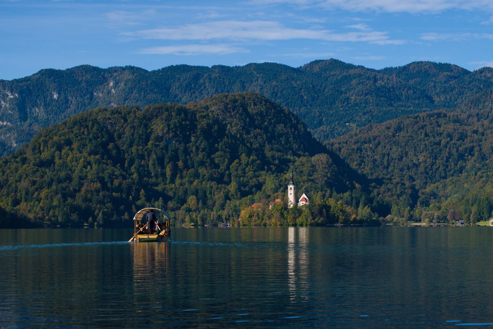 Cazare la Bled: barcă pletna pe lac, toamna