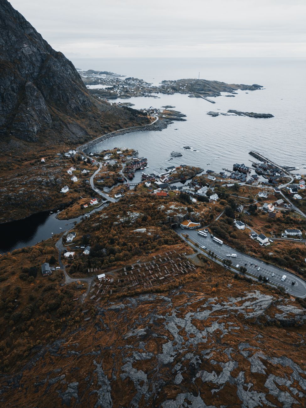 Faszinierende Berge & Meer – Naturmotiv als Hintergrundbild