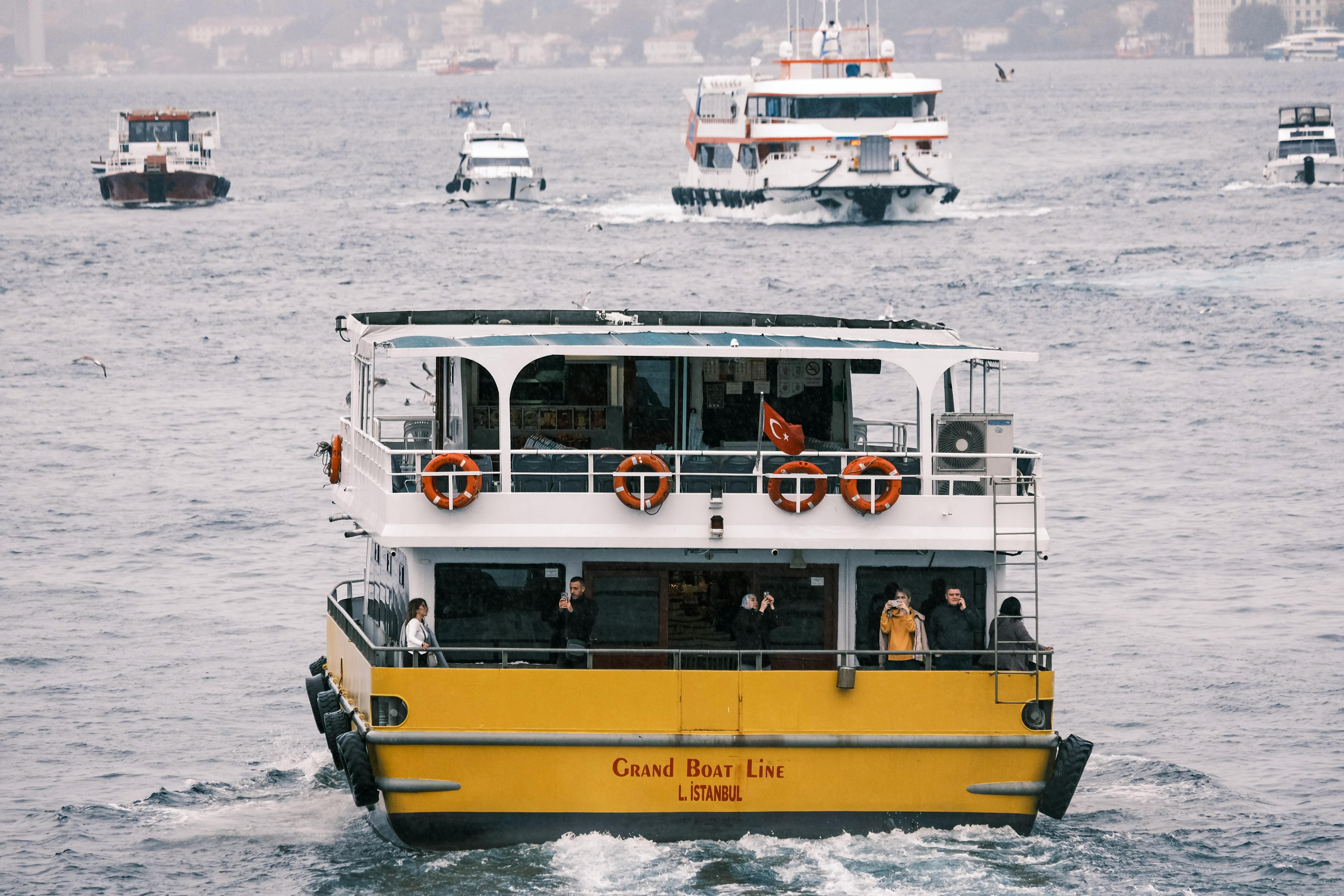Free boat rides, health camps mark Women’s Day fete — Photo by Murat Ak on Pexels