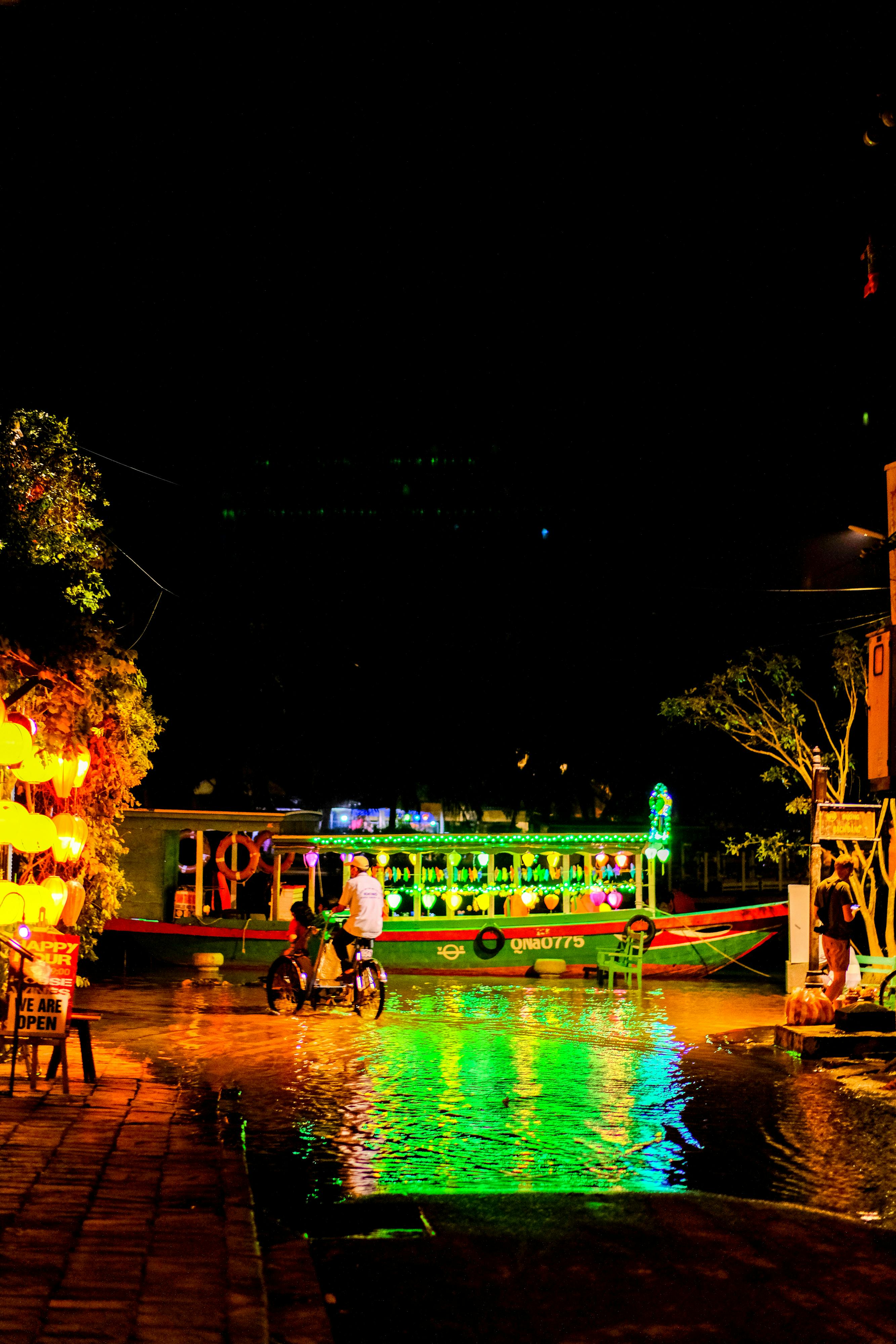 Xa lạ trong tôi | Chương 14 301 – thu vien, van hoc, van hoc nuoc ngoai, tieu thuyet, orhan pamuk, xa la trong toi, xa la trong toi chuong 14, xa la trong toi 14.