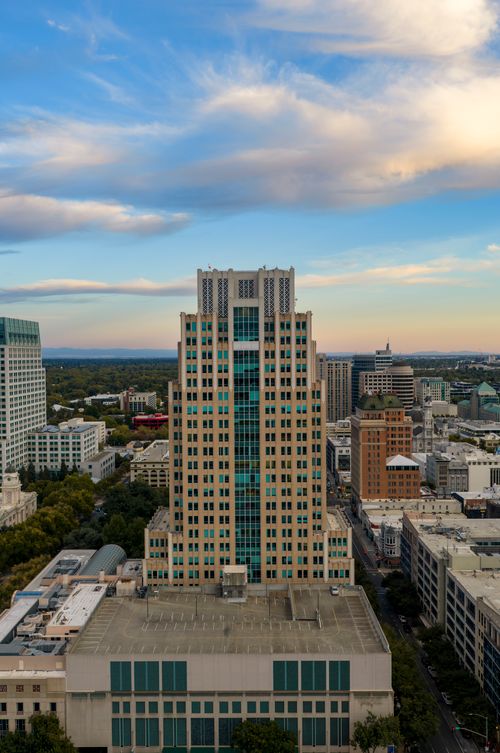 Free Stunning aerial view of Sacramento's skyline featuring a prominent skyscraper at dusk, capturing the urban landscape. Stock Photo