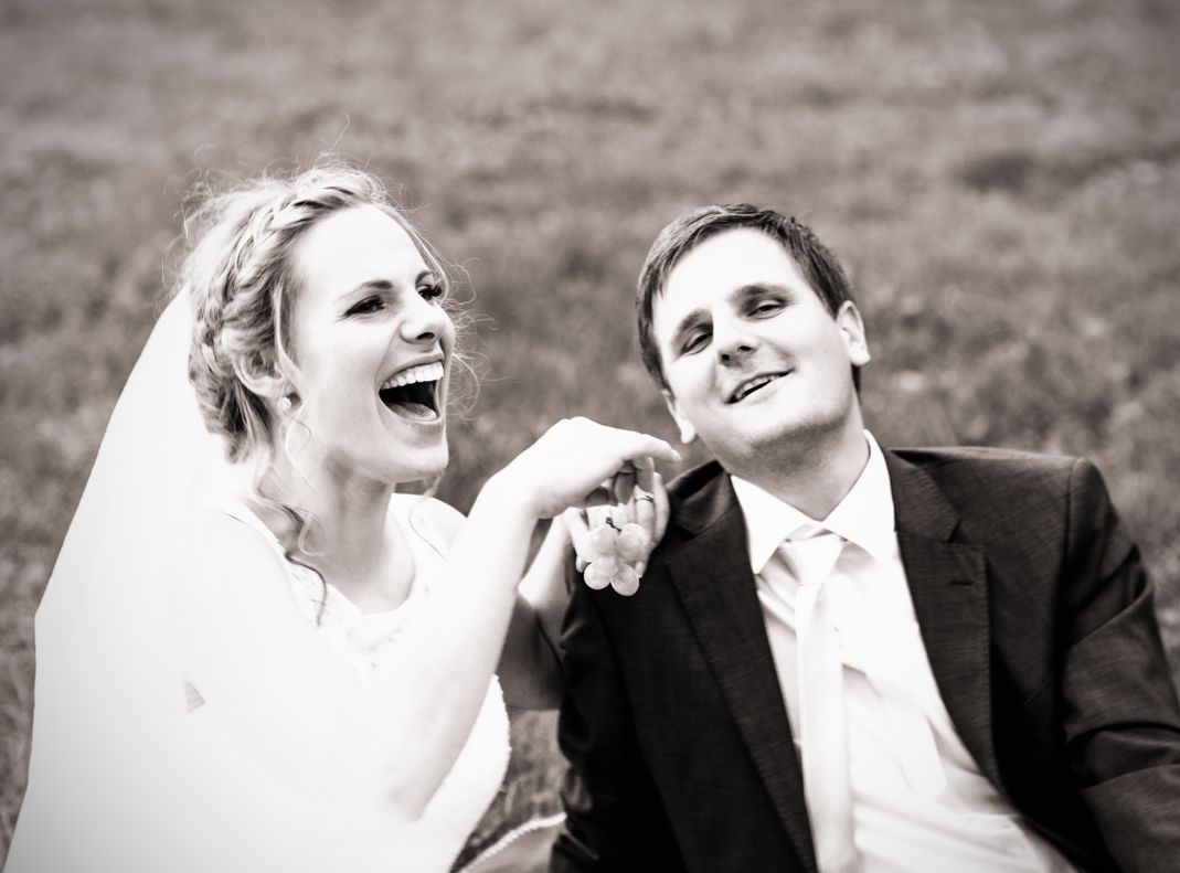 Online dating: starting a conversation on a niche platform