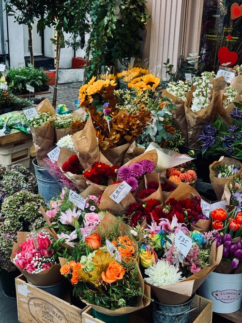 Free Colorful bouquets displayed at a London flower market, showcasing vibrant blooms and lush greenery. Stock Photo