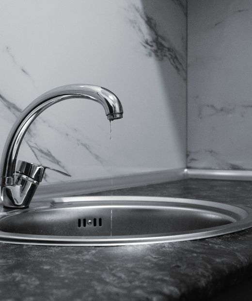 Kitchen faucet dripping water