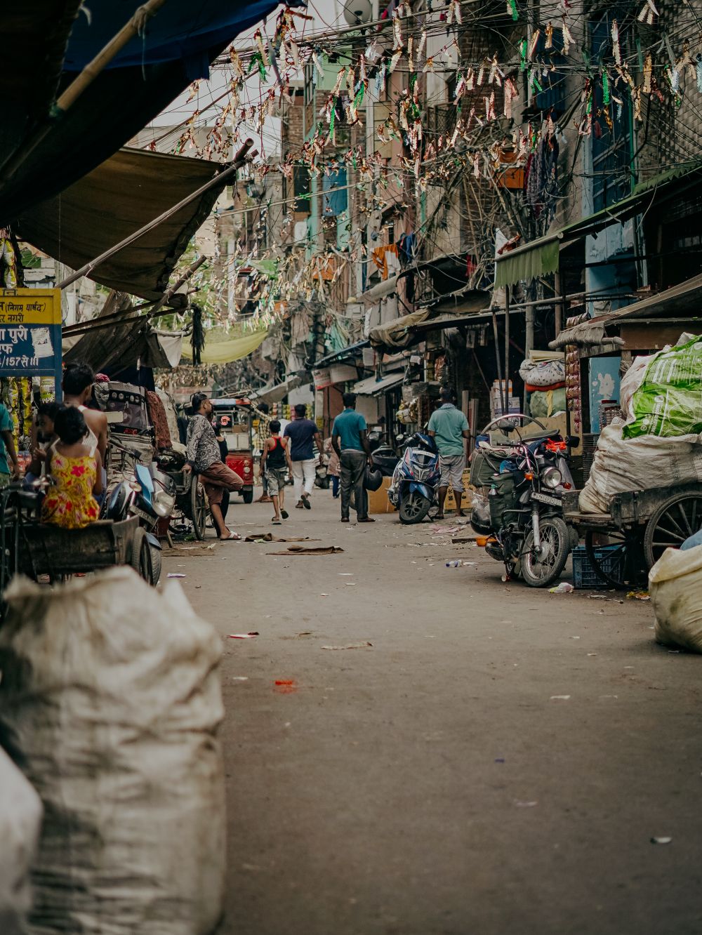 Rua movimentada de Chandni Chowk, em Old Delhi