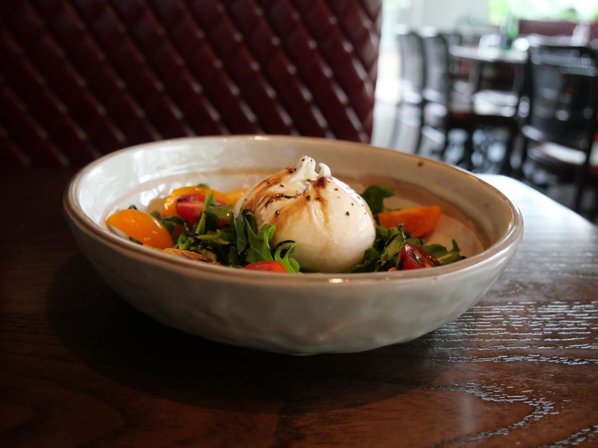 Ensalada de burrata y tomate cherry