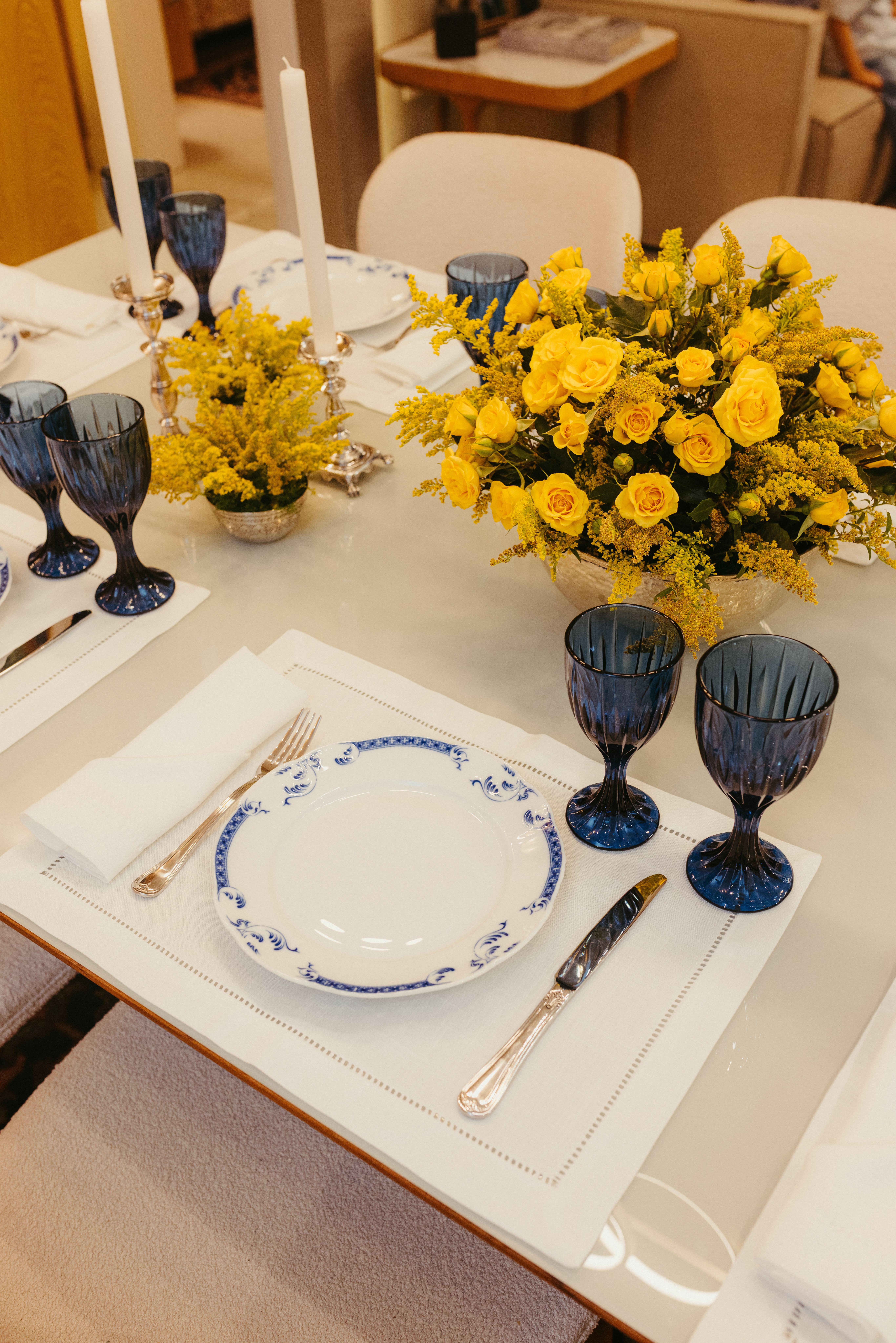 free-photo-of-elegant-dinner-table-setting-with-yellow-flowers.jpeg?auto=compress\u0026cs=tinysrgb\u0026w=1600