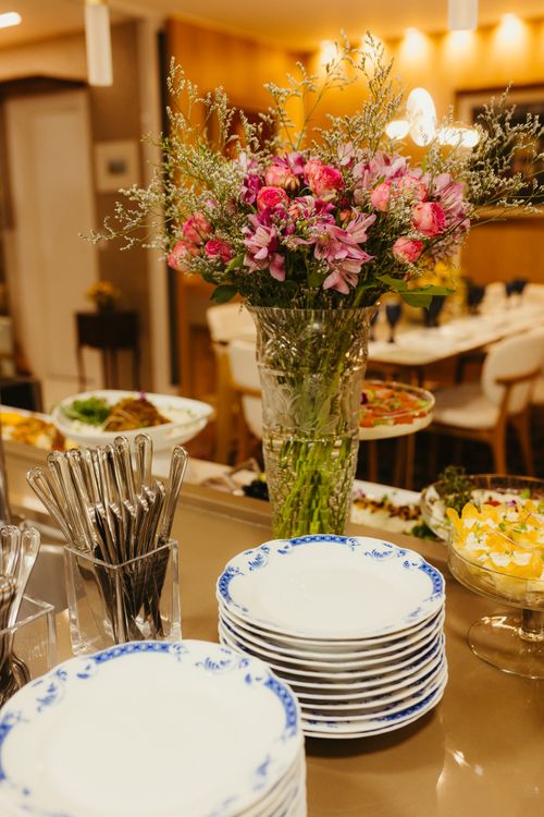 Free A beautifully arranged dinner table with a floral centerpiece and elegant dinnerware. Stock Photo