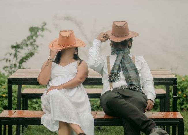 Online dating: starting a conversation on a niche platform