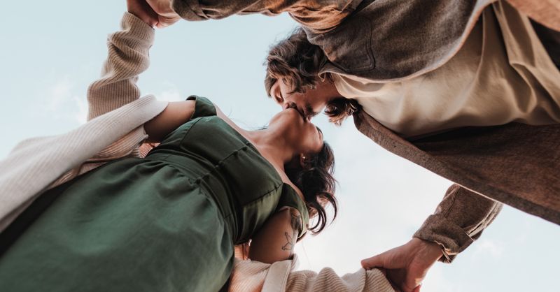 Câlins : ce que la science dit vraiment de leurs bienfaits