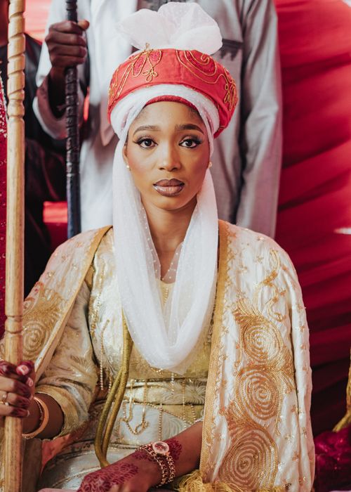 Free Elegant portrait of a woman in traditional African wedding attire, showcasing cultural heritage. Stock Photo