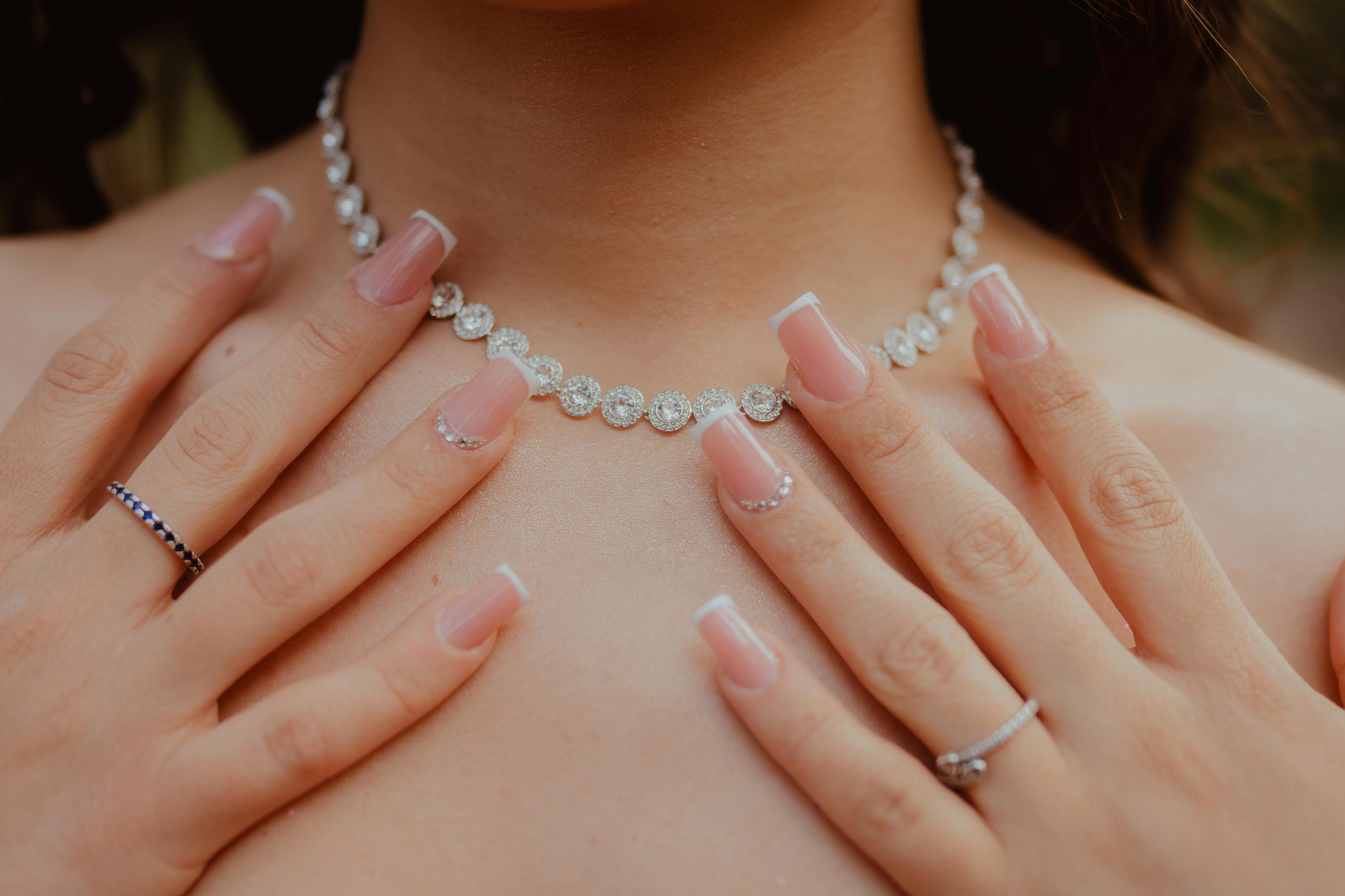 Minimal Floral Nails