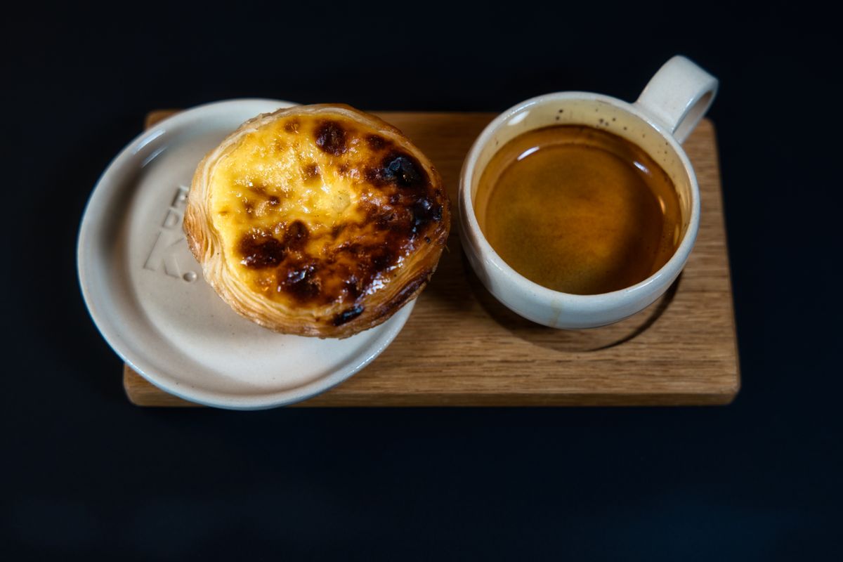 Pastel de nata with espresso