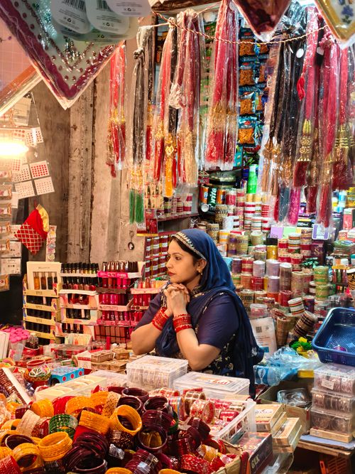 Free A vibrant market scene in India showcasing colorful bangles and a woman in traditional attire. Stock Photo