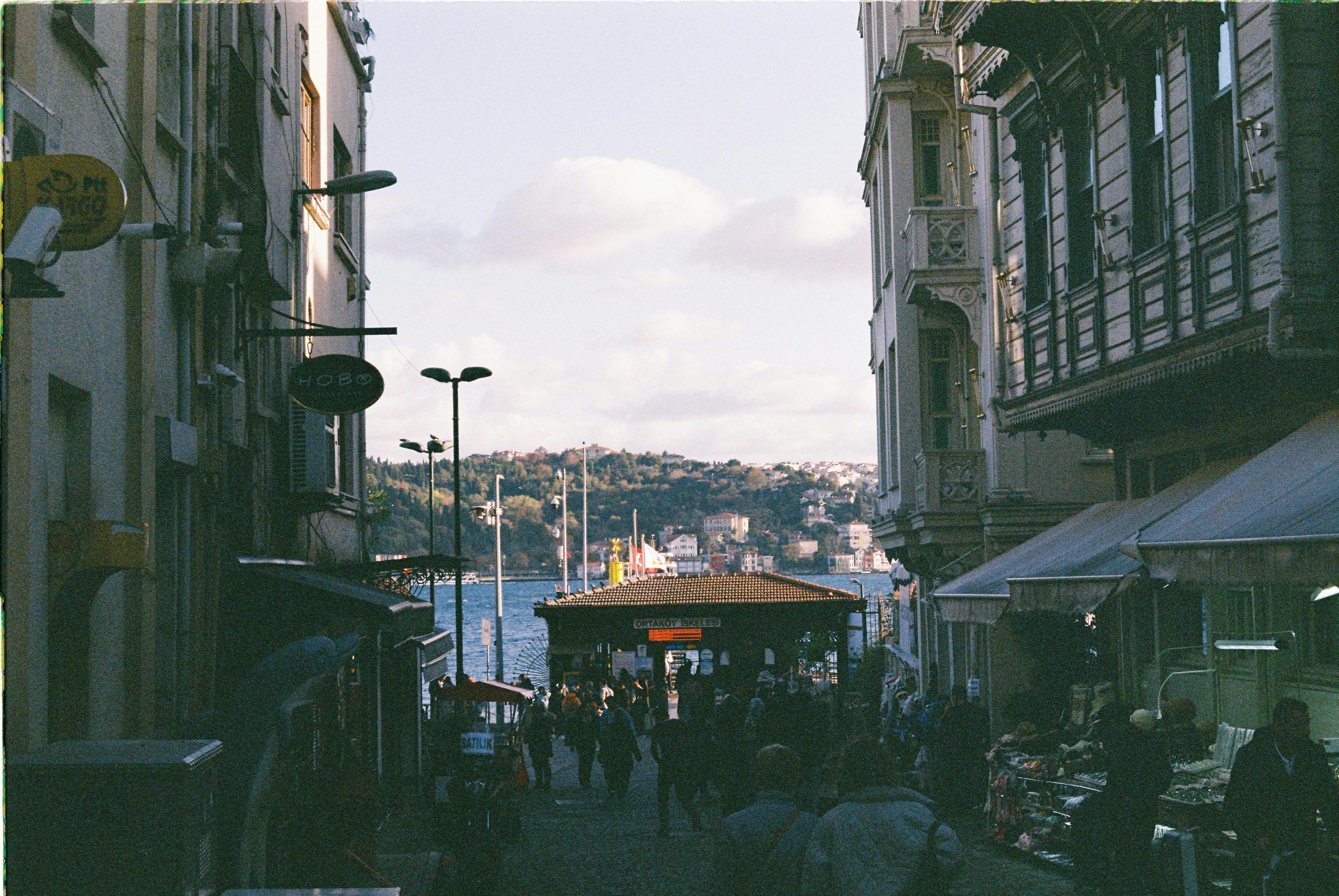 紐約匯市美元震盪 聚焦政治與貿易緊張影響