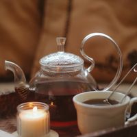 Glass teapot and cup, photo by betül nur akyürek on Pexels