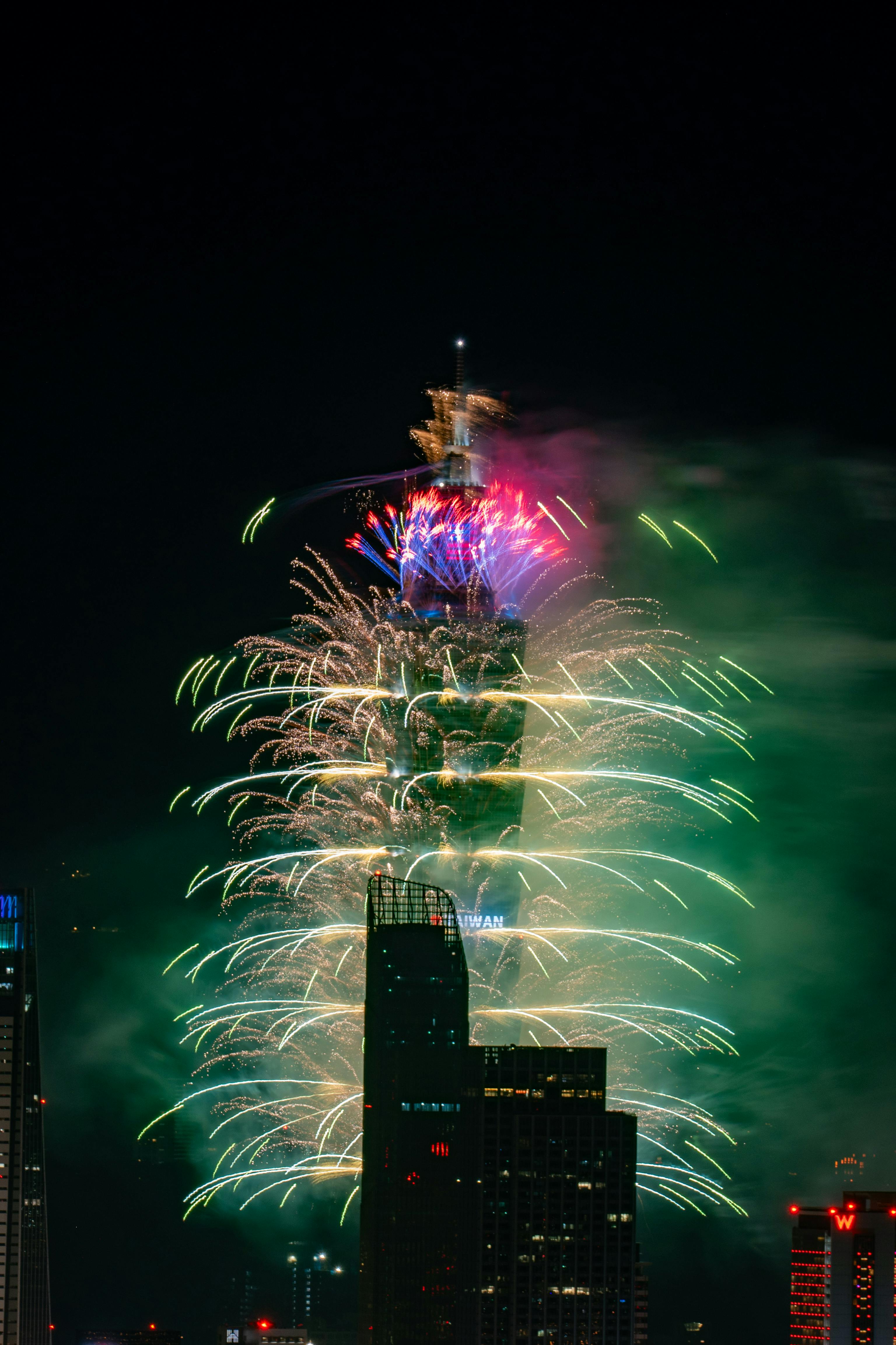 過年彩券狂潮！台語歌王酸「貪財可悲」引發熱議 🎉💰