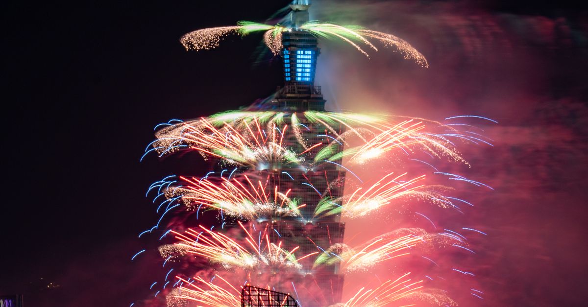 Dramatic Fireworks Display Around Iconic Tower · Free Stock Photo