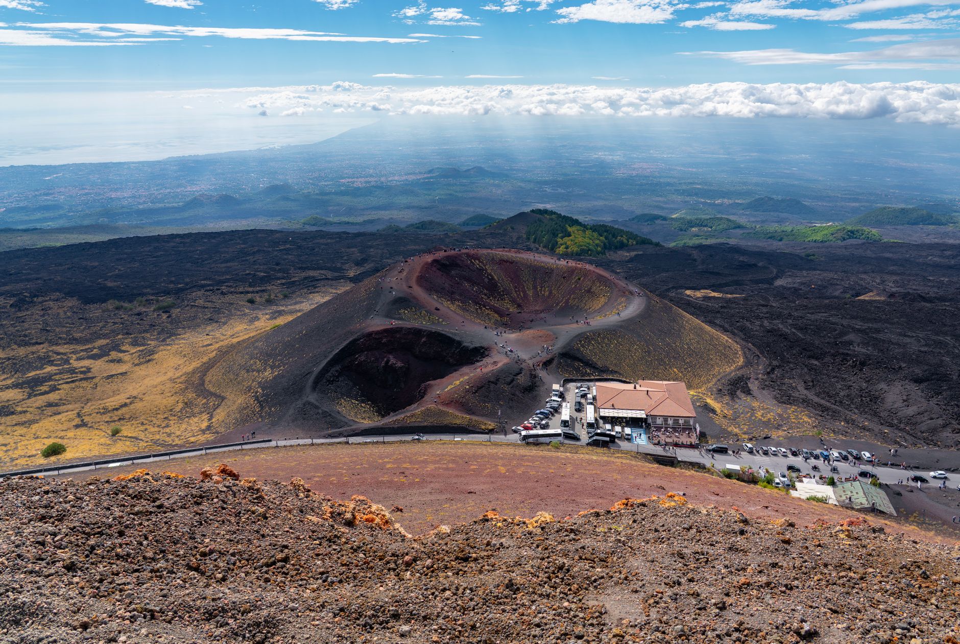 Etna Yanardağı'nda volkanik patlama ve yıldırım
