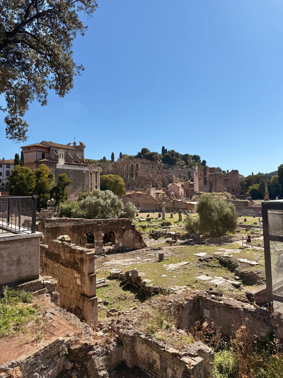 Ancient Roman Ruins · Free Stock Photo
