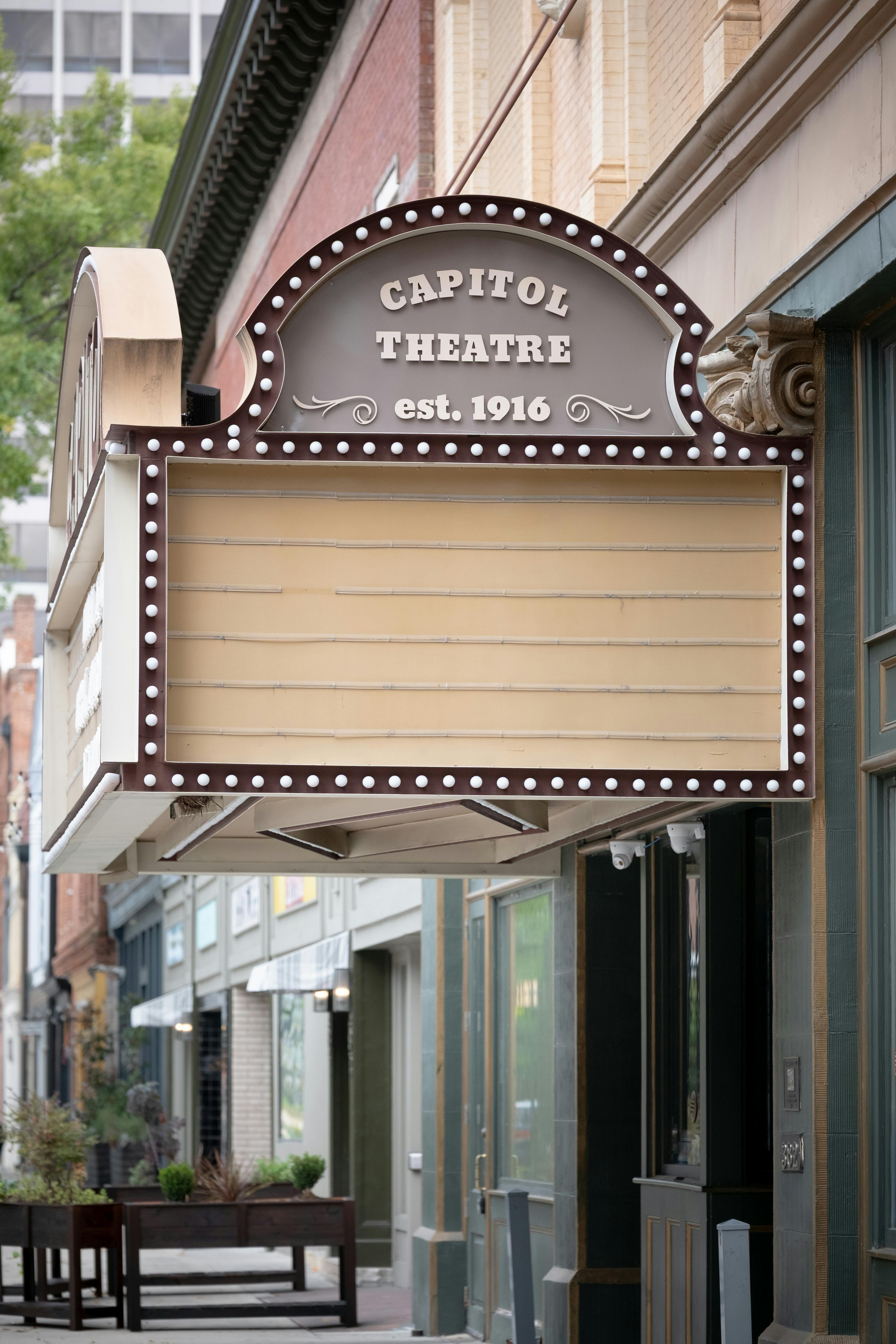 Zadarmo Starožitný stan divadla Capitol Theatre, založeného v roku 1916, ktorý sa nachádza v centre mesta Macon v štáte Georgia v USA. Fotka z fotobanky
