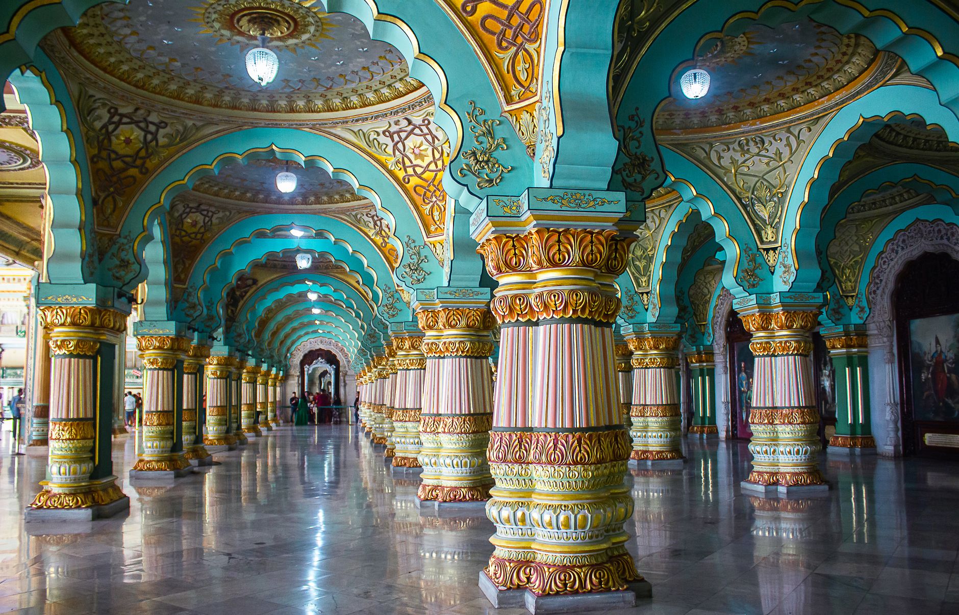 Mysore Palace Illumination: When to See It and Photo Tips
