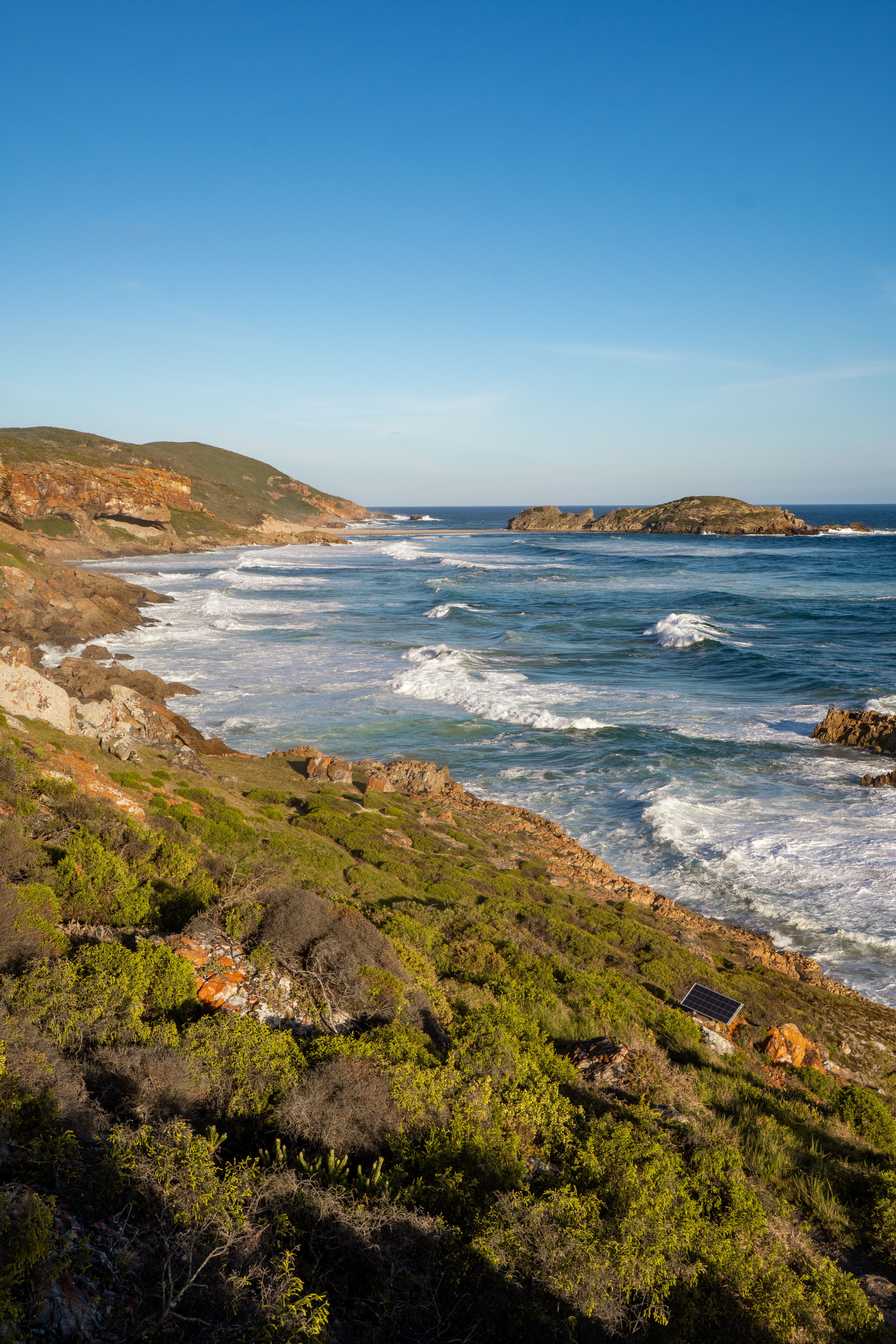 Coastal Landscape with Waves and Rocky Shoreline · Free Stock Photo