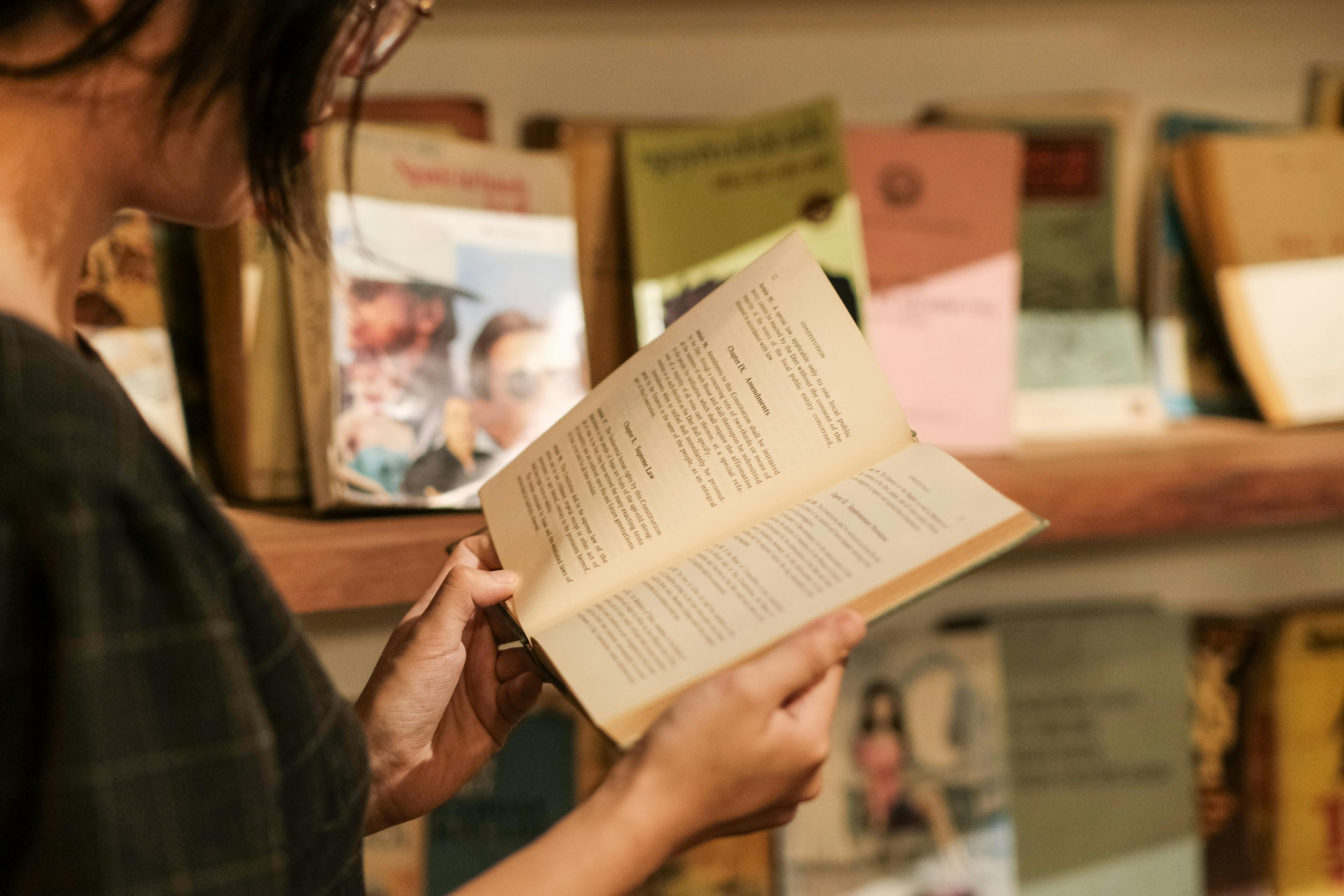 Khối lượng quán tính và hấp dẫn tương đương 469 – khoa hoc, vu tru, vat ly thien van, khoa hoc vu tru, vat ly luong tu, vu tru gian no, nobel, adam riess, nobel vat ly, nobel thien van, trong luong hap dan.