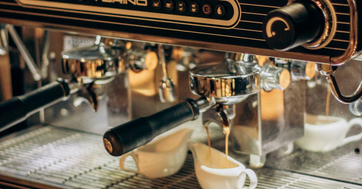 La historia de los cafés que marcaron la cultura y la política en su época La historia de los cafés que marcaron la cultura y la política en su época