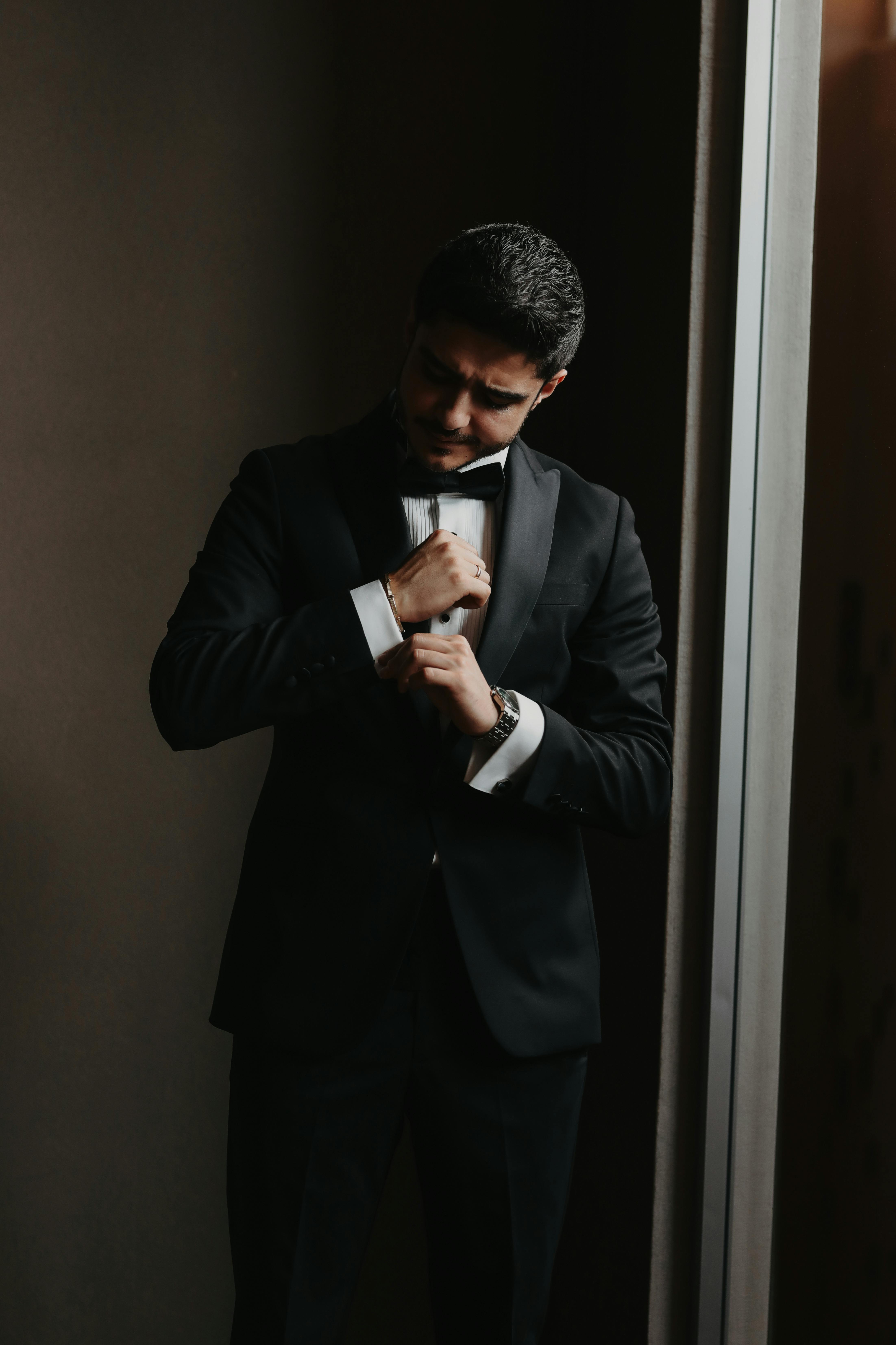 무료 # 실내, 검은 넥타이, 검은 색 양복의 무료 스톡 사진