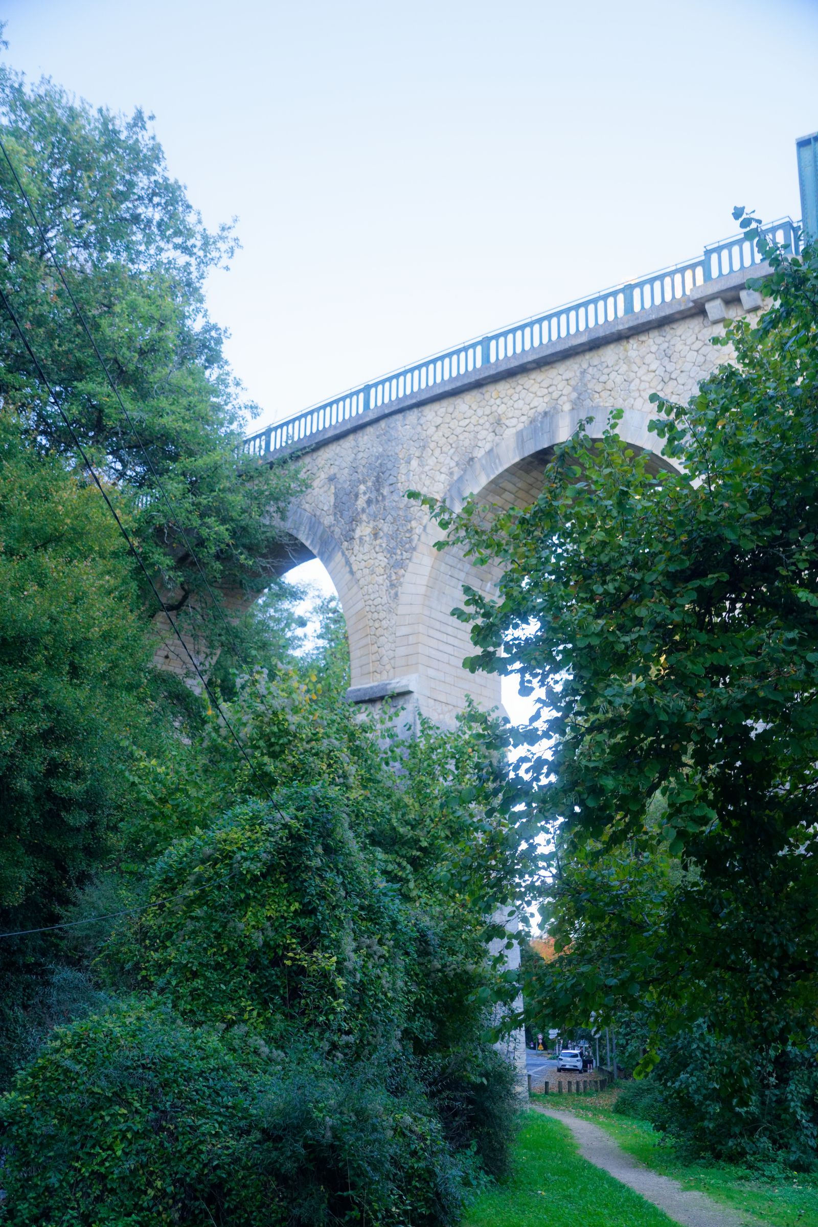Aqueduc et village