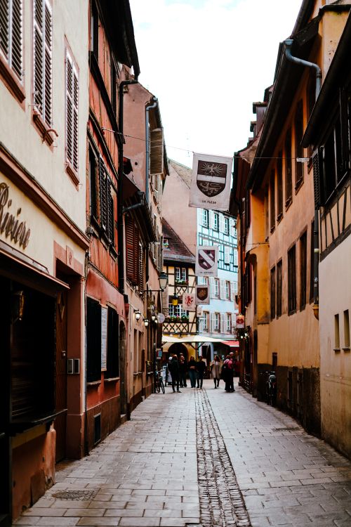 Charming European Alley in Historic Town · Free Stock Photo