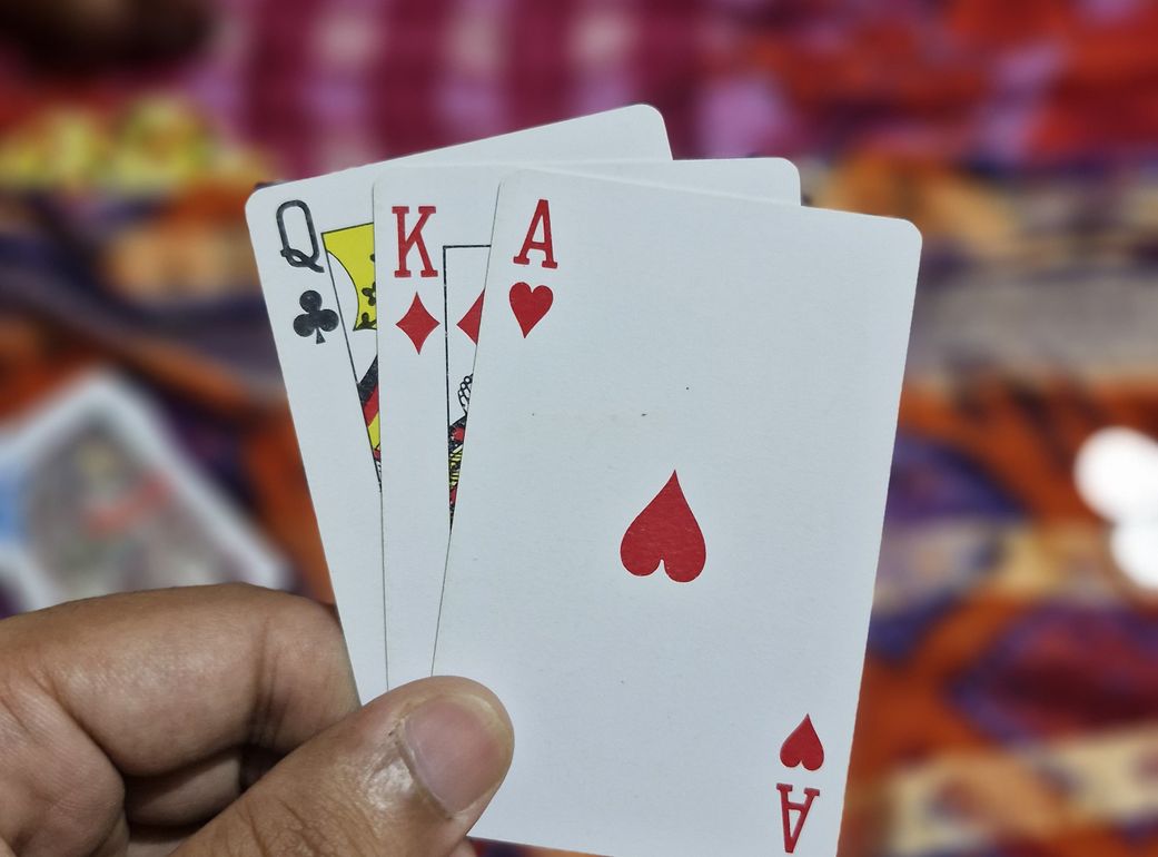Online Casino: Spielautomaten und Live-Spiele im Überblick