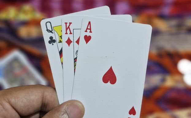 Online Casino: Spielautomaten und Live-Spiele im Überblick