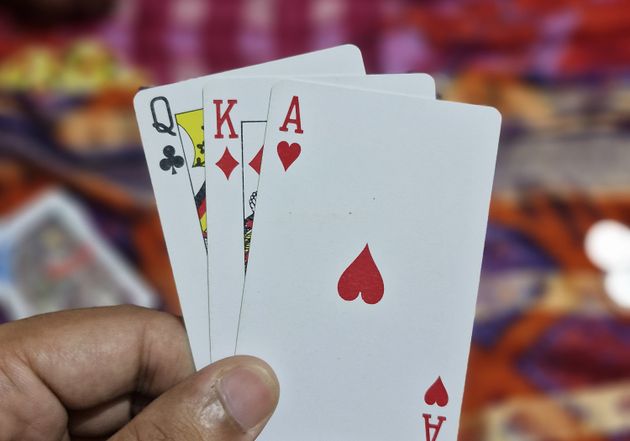 Online Casino: Spielautomaten und Live-Spiele im Überblick