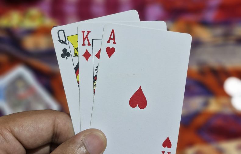 Online Casino: Spielautomaten und Live-Spiele im Überblick