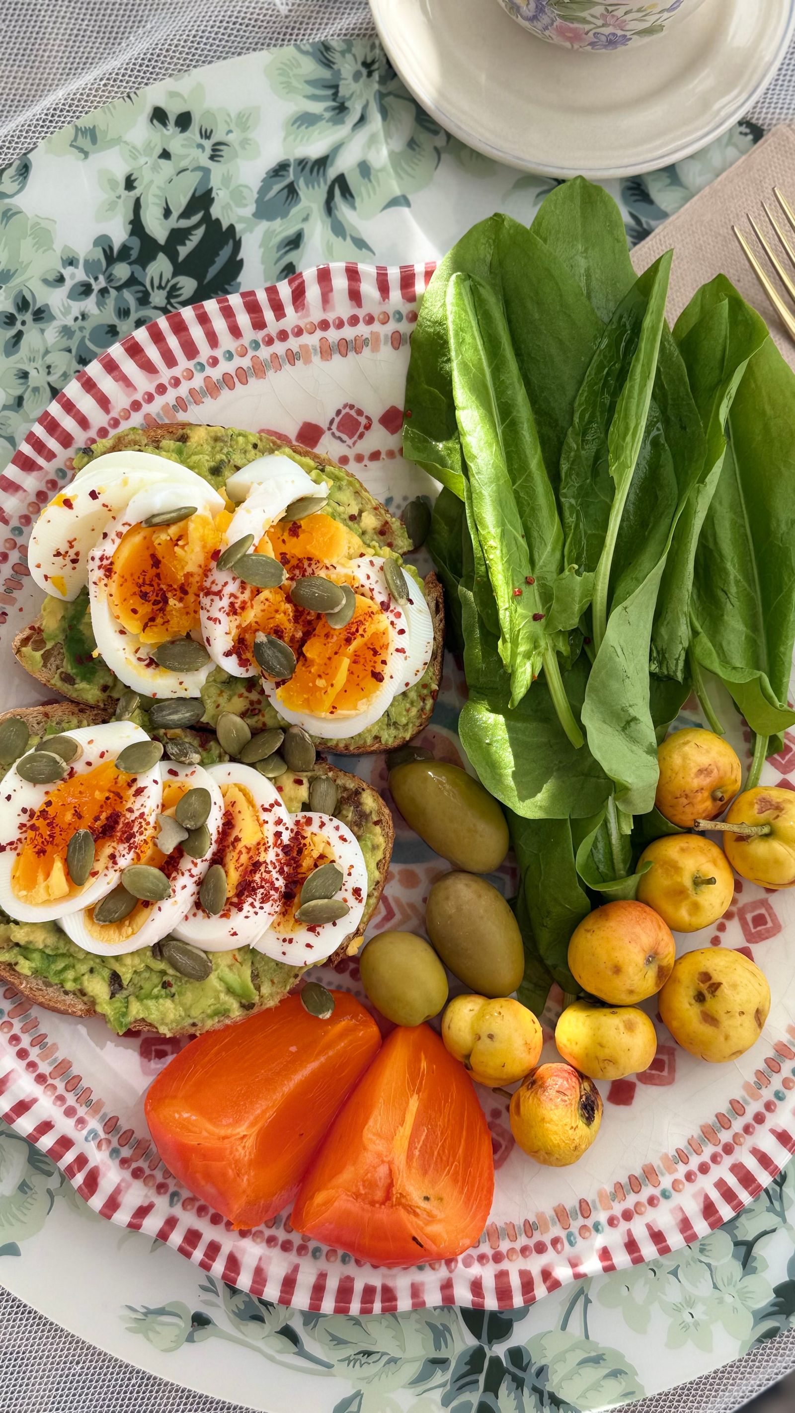 Protein harian: cukup, tersebar, dan tidak berlebihan