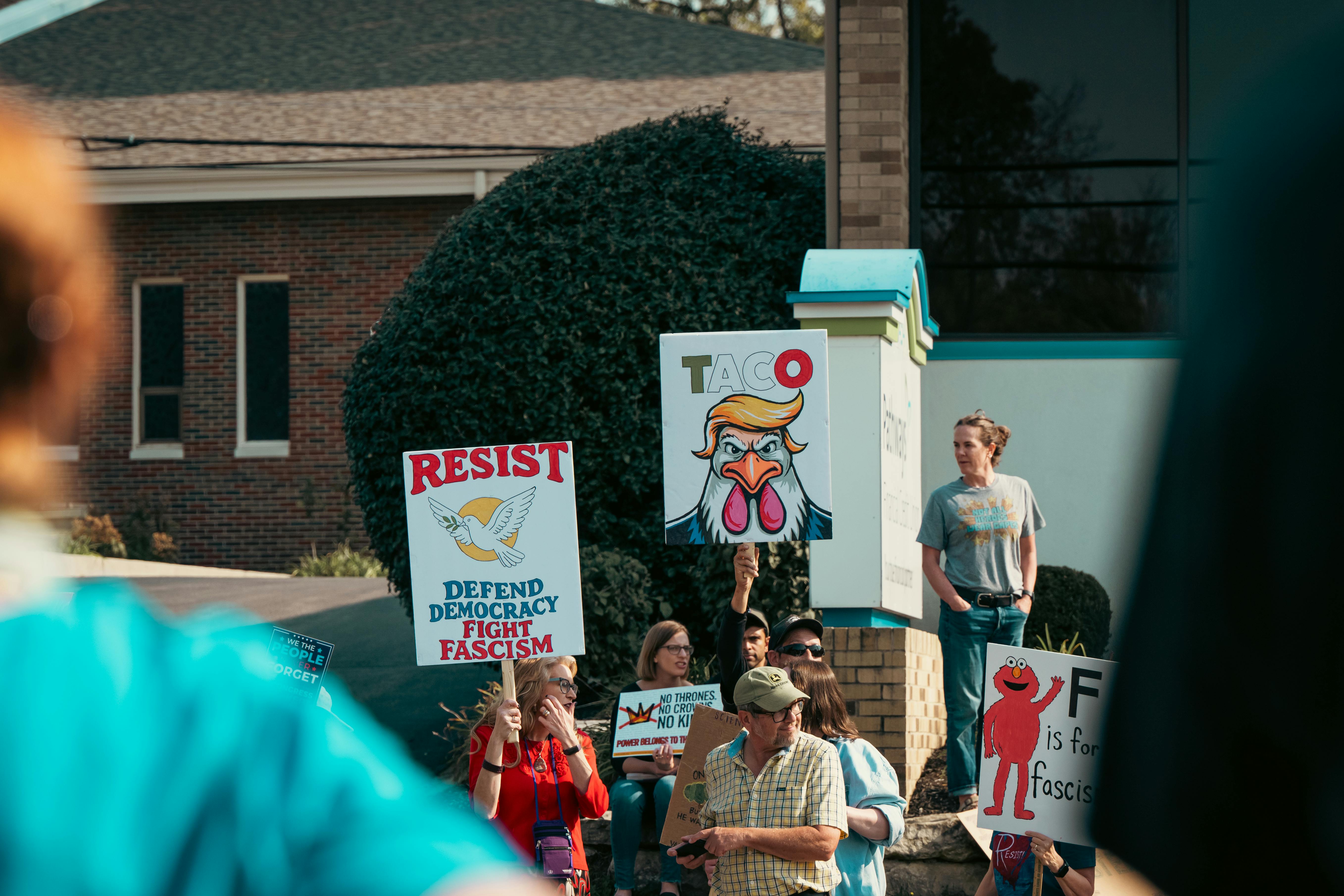 台灣新政府推動政治改革 加強民主制度建設