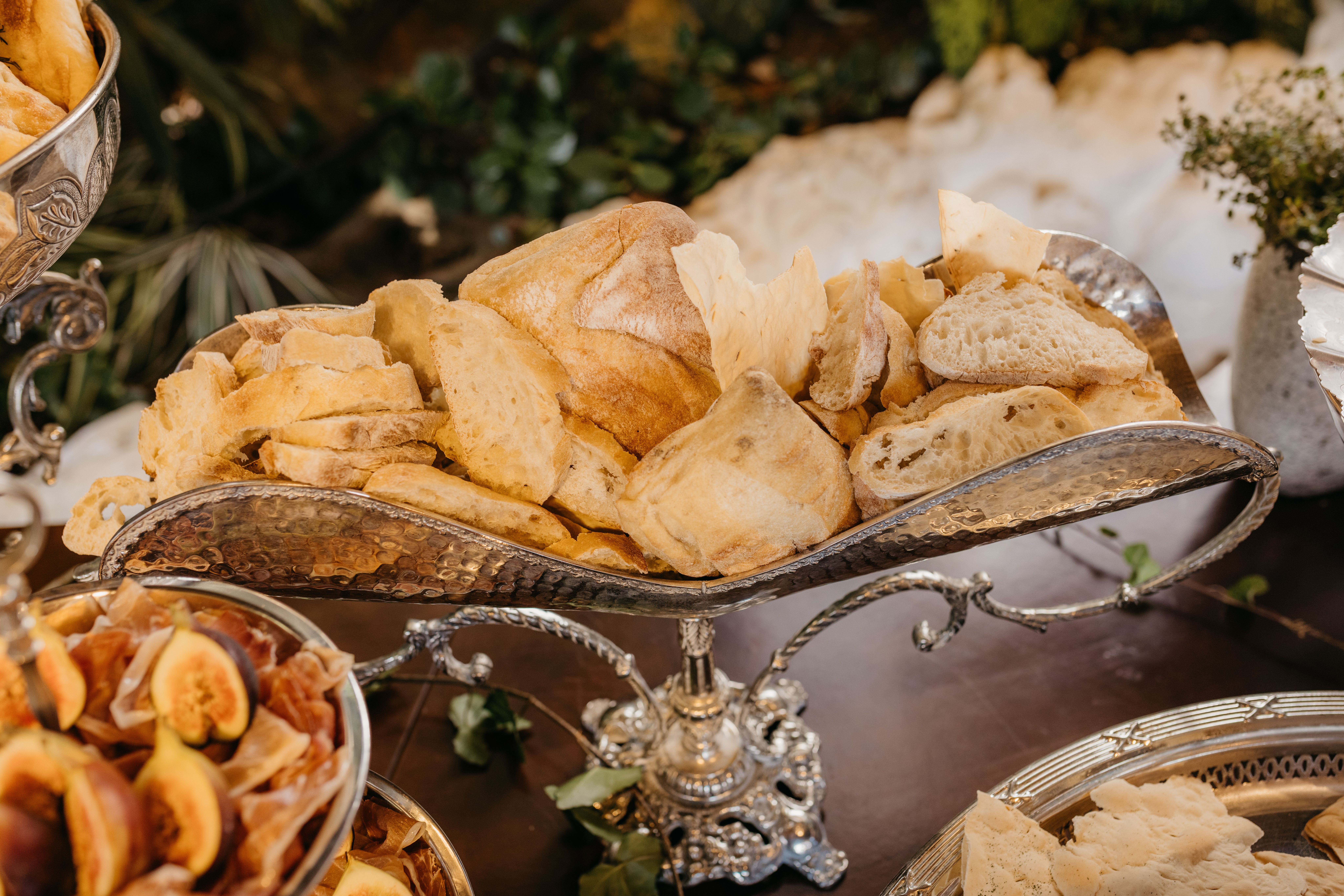Before the First Bite: What a Restaurant's Bread Reveals About Everything That Follows