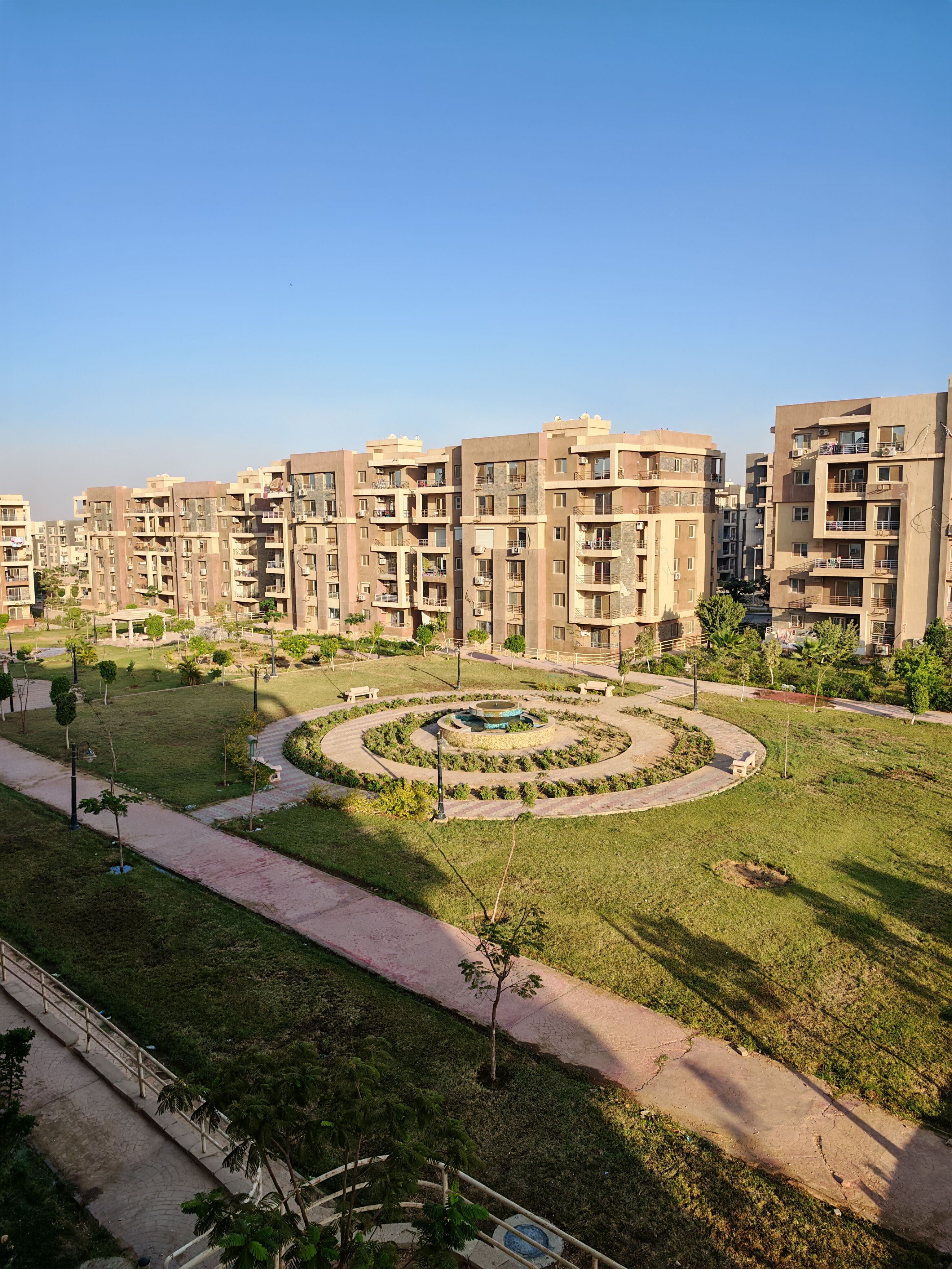 Modern Apartment Complex with Central Garden · Free Stock Photo
