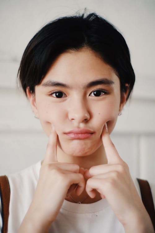 ¿Tienes una hija adolescente? Enséñale estos tips para cuidar la piel a estas edades. Foto Ike louie Natividad Pexels